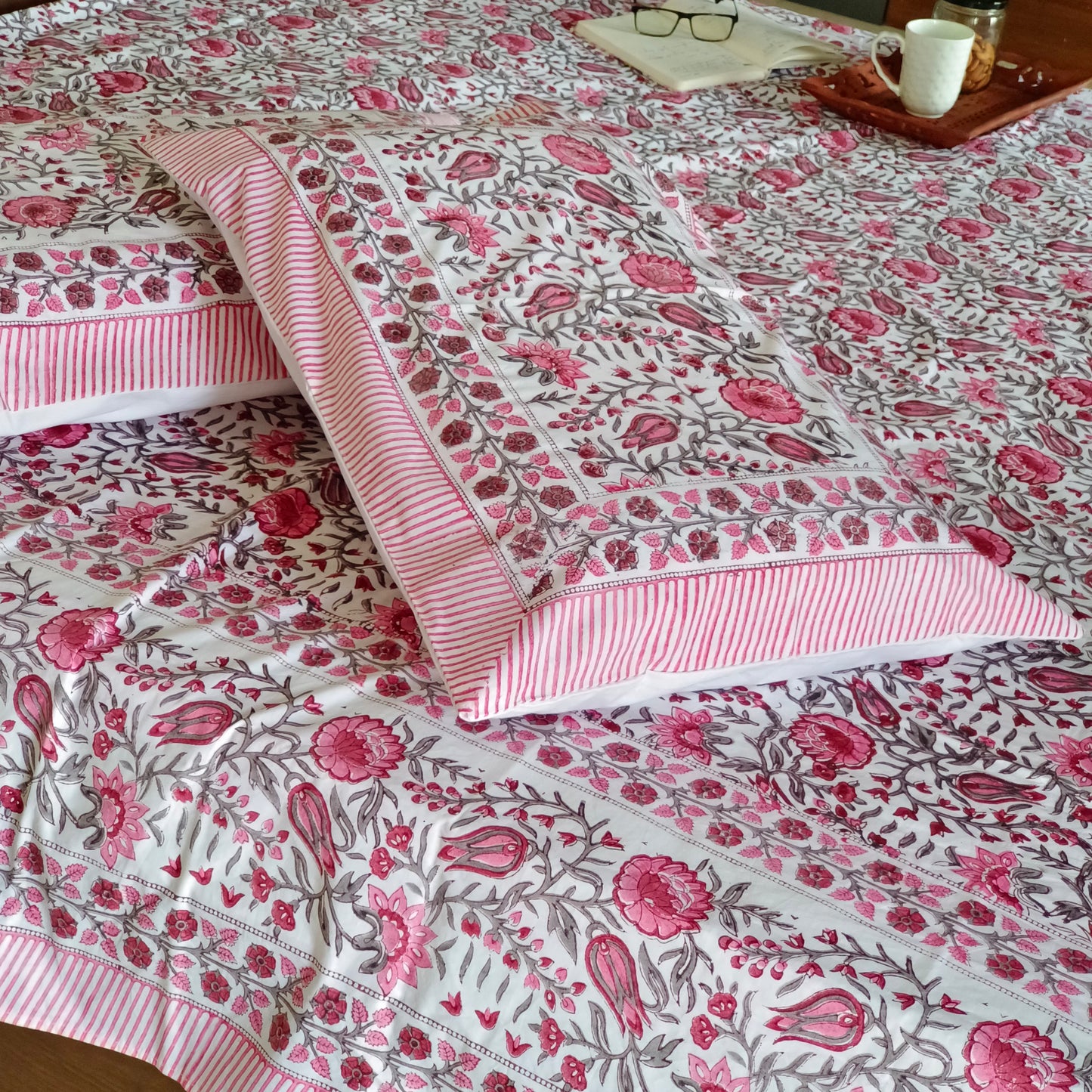 Gulaabi Bagaan Premium 300 TC Bedsheet