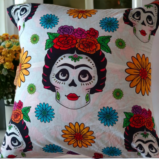 Halloween with Frida - Spooky chic cushion cover