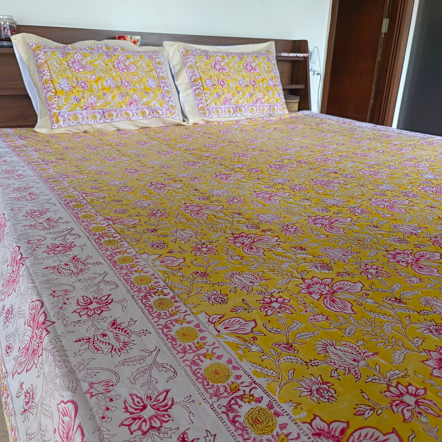 Sunehri Dhoop Premium 300 TC Bedsheet