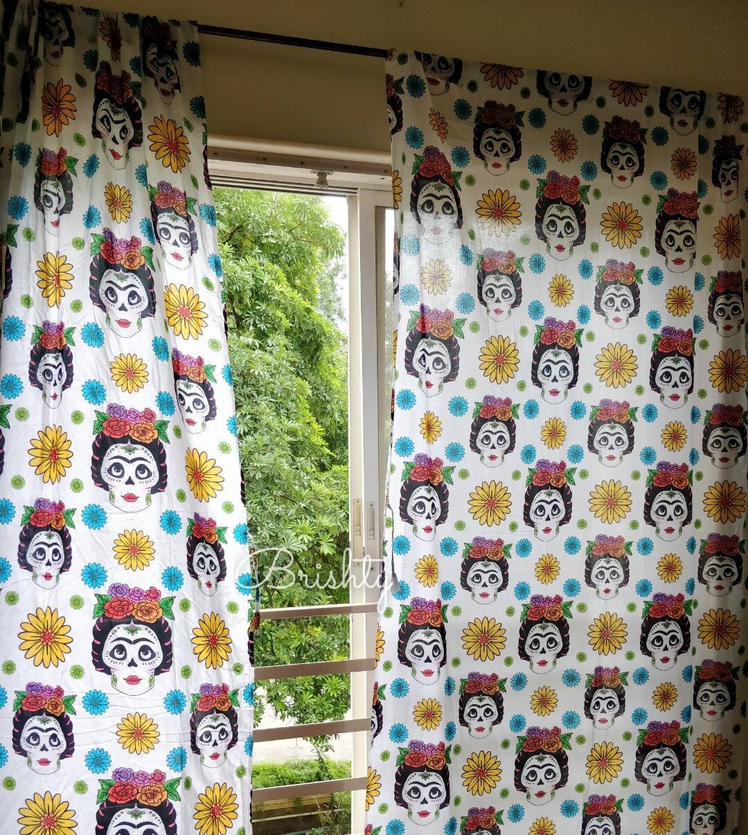 Halloween with Frida - Spooky chic curtains