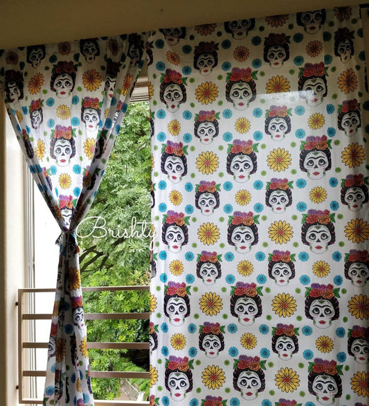 Halloween with Frida - Spooky chic curtains