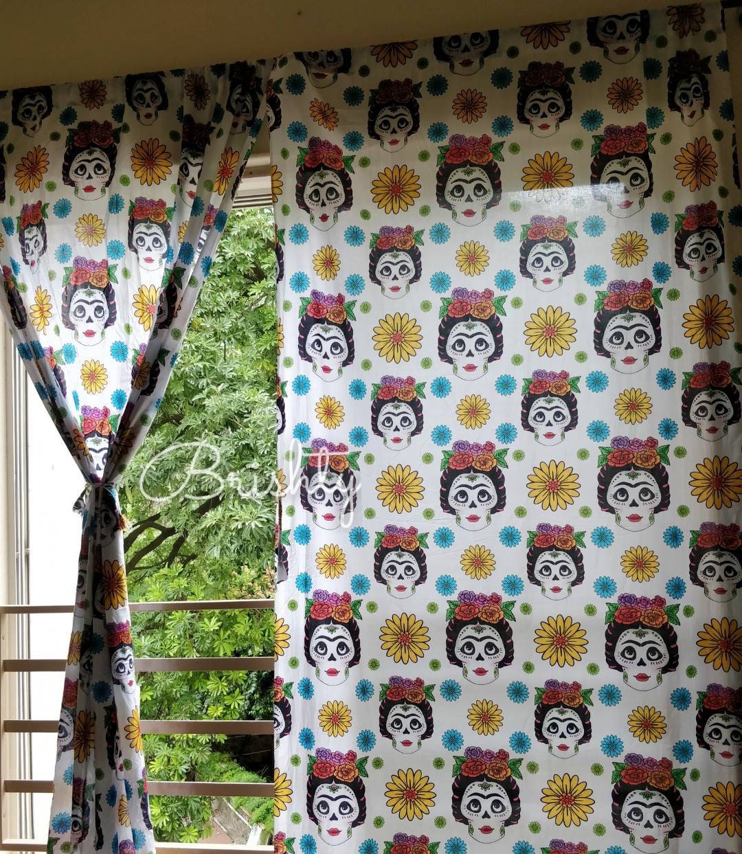 Halloween with Frida - Spooky chic curtains